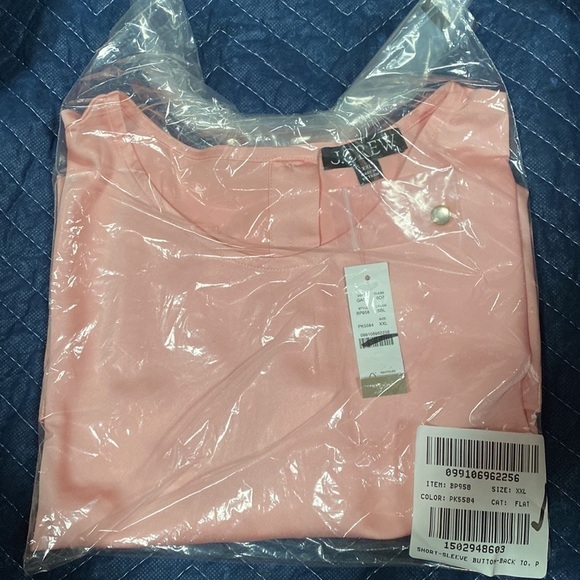 New J Crew Short-sleeve button-back top in everyday crepe
Item BP958 - Picture 4 of 4